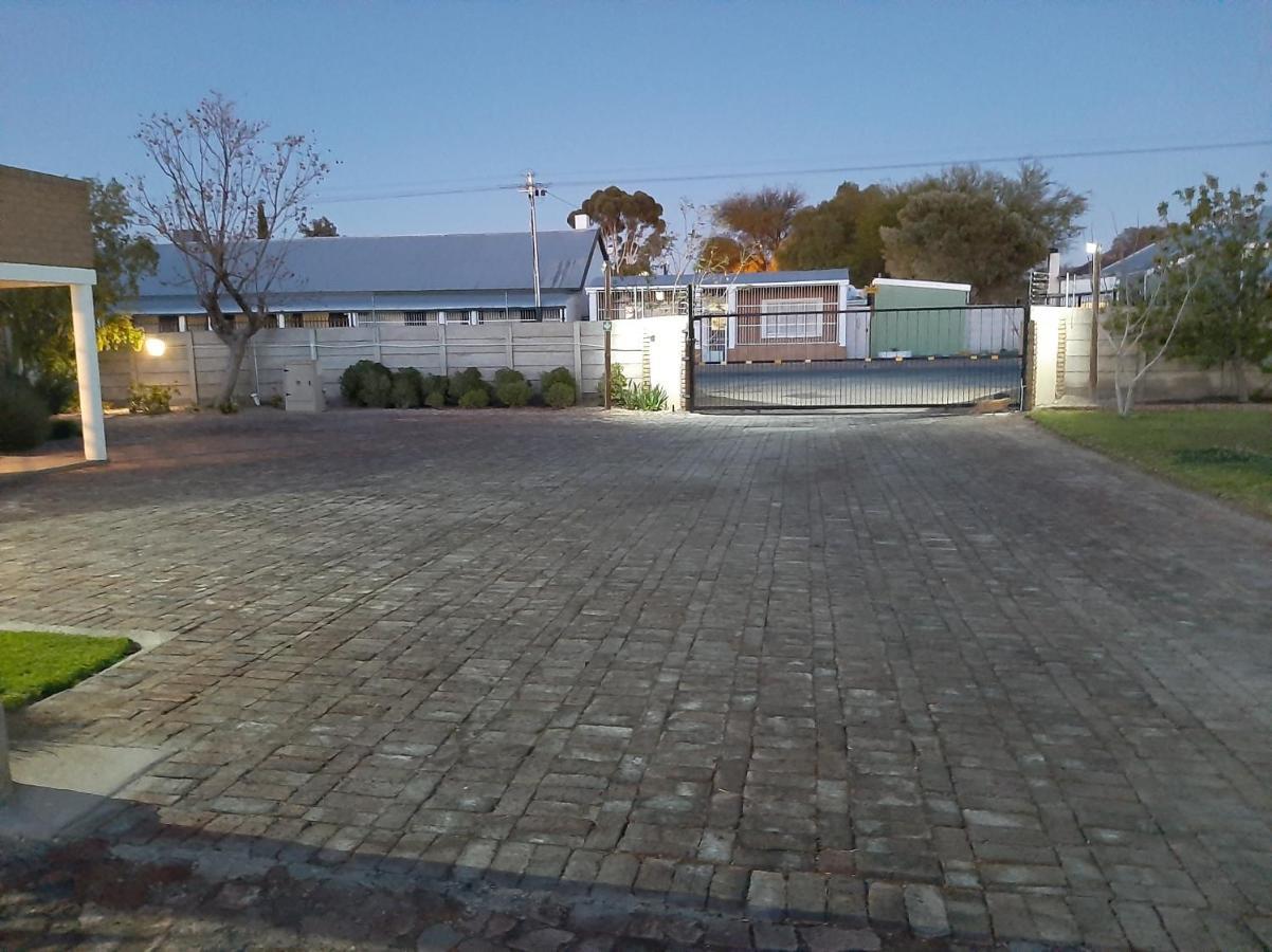 Appartement En Route à Beaufort West Extérieur photo